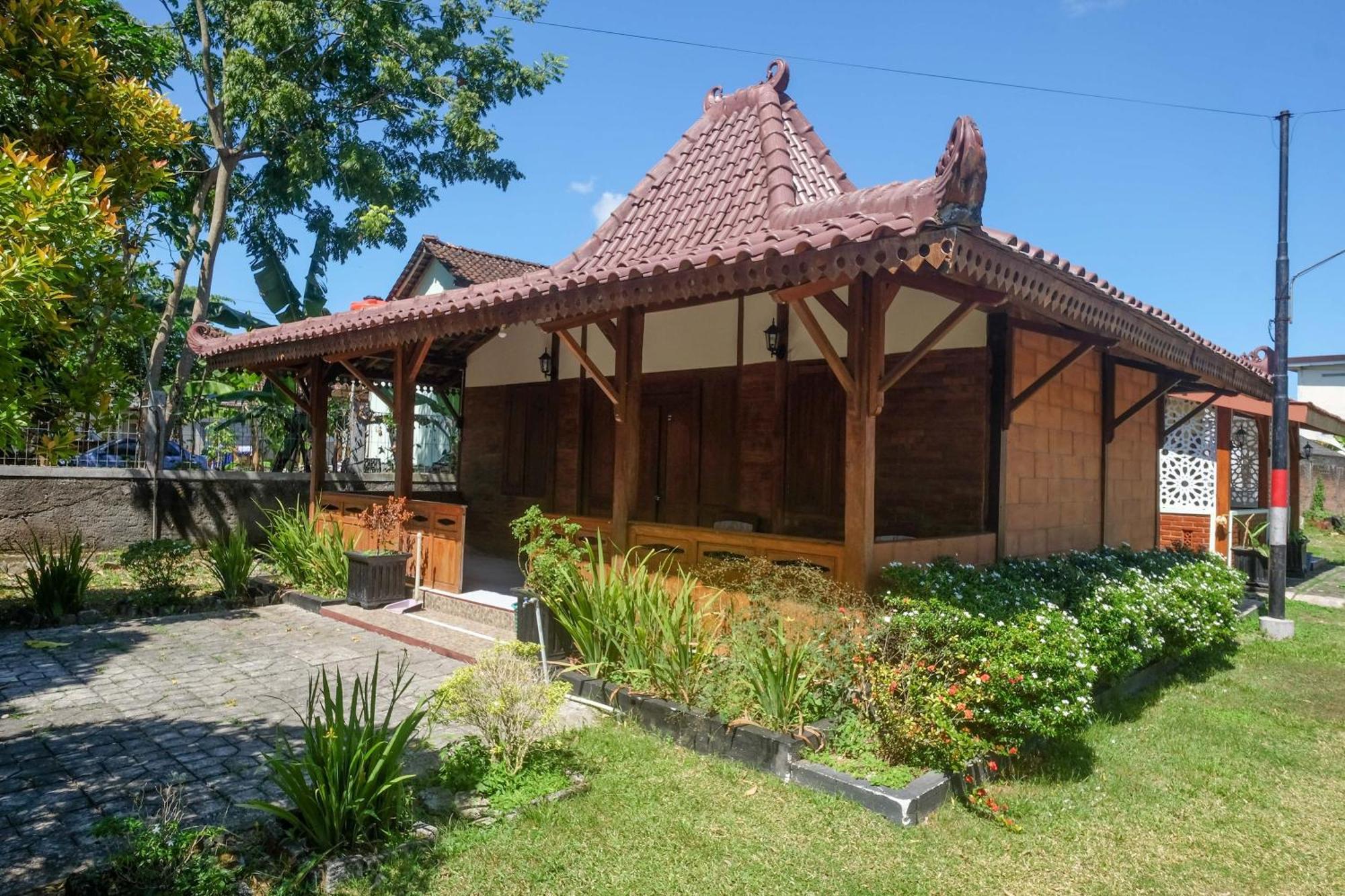 מלון Reddoorz Syariah Near Alun Alun Wonosari מראה חיצוני תמונה