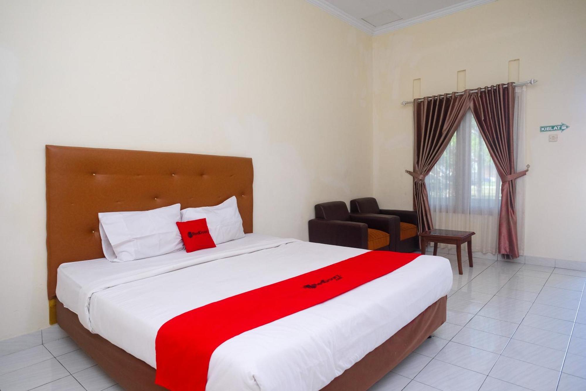 מלון Reddoorz Syariah Near Alun Alun Wonosari מראה חיצוני תמונה