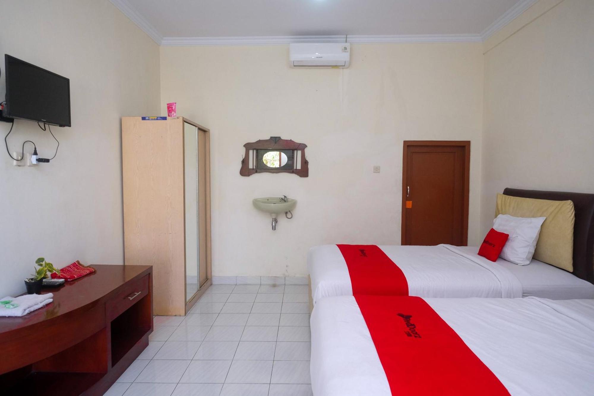 מלון Reddoorz Syariah Near Alun Alun Wonosari מראה חיצוני תמונה