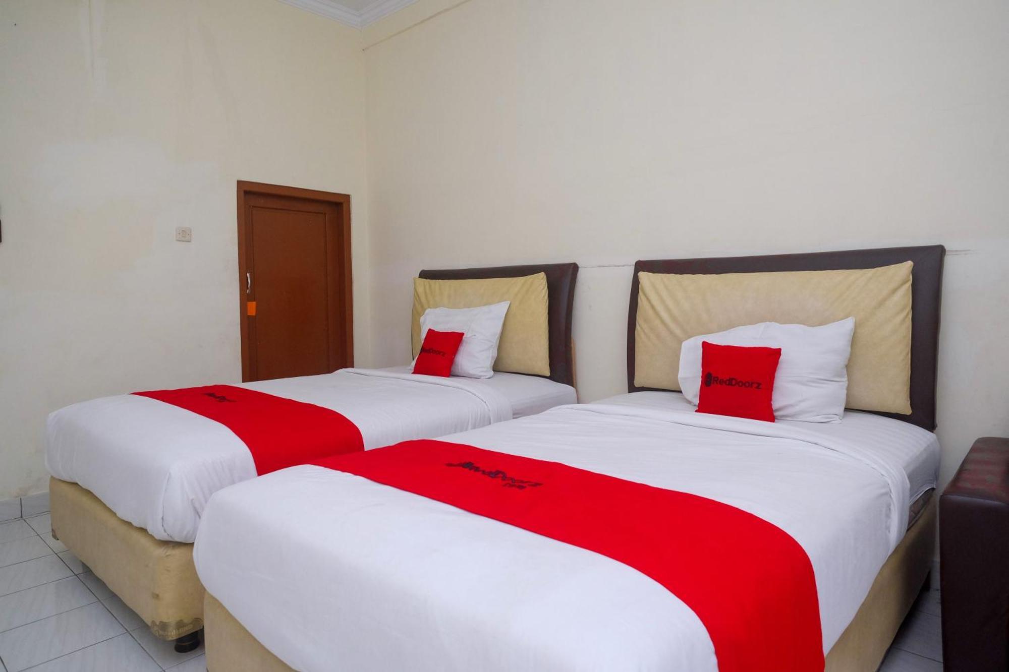מלון Reddoorz Syariah Near Alun Alun Wonosari מראה חיצוני תמונה