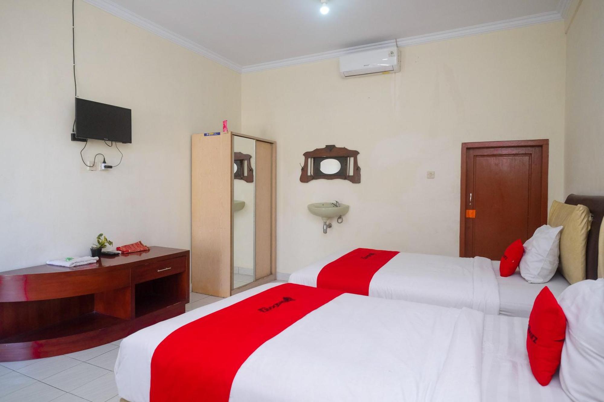מלון Reddoorz Syariah Near Alun Alun Wonosari מראה חיצוני תמונה